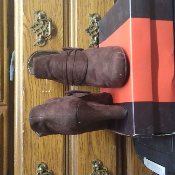 American Eagle brown low cut high hill Boots - Picture 2 of 3